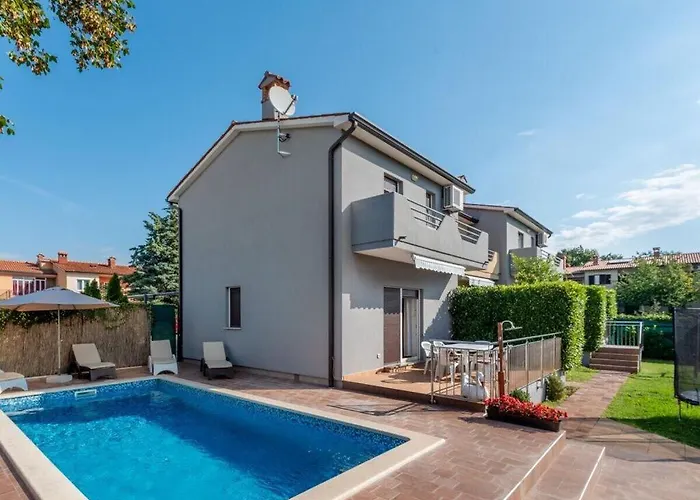 Holiday home Dora Comfortable *